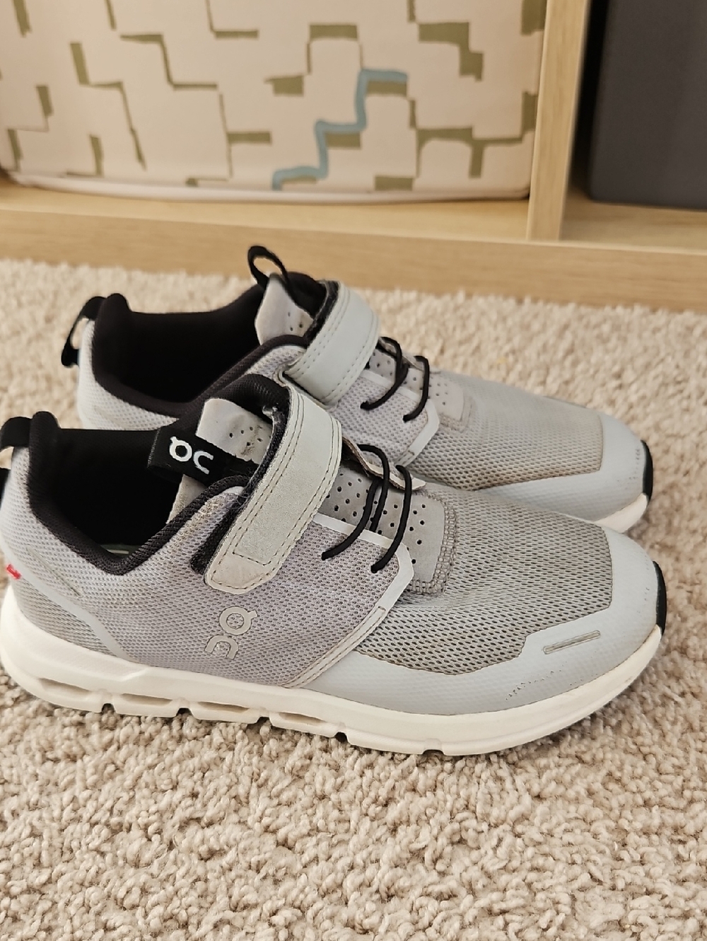 On Cloud Play Athletic Sneakers, Glacier, Kids Size 3